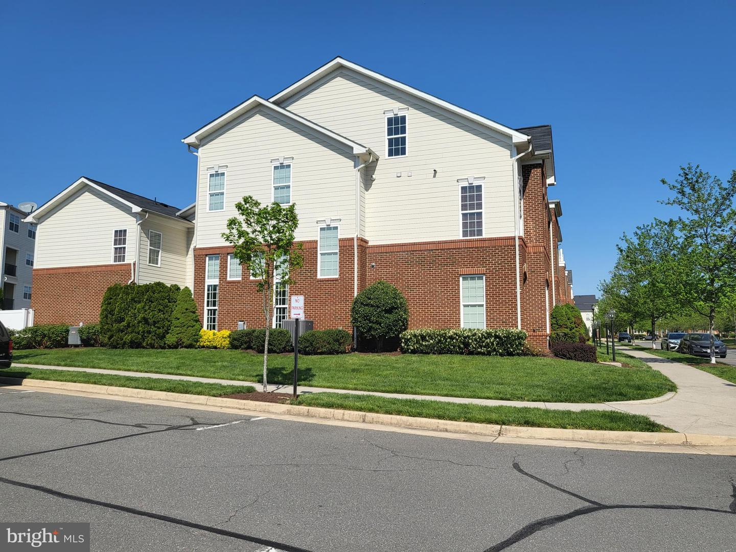 19440 FRONT ST, LEESBURG, Virginia 20176, 4 Bedrooms Bedrooms, ,3 BathroomsBathrooms,Residential,For sale,19440 FRONT ST,VALO2095546 MLS # VALO2095546