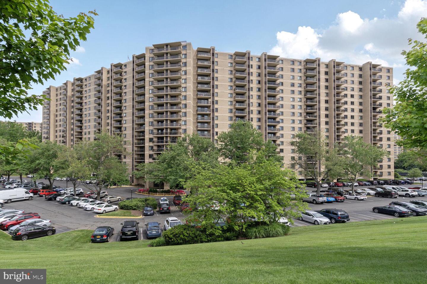 309 YOAKUM PKWY #1608, ALEXANDRIA, Virginia 22304, 3 Bedrooms Bedrooms, ,2 BathroomsBathrooms,Residential,For sale,309 YOAKUM PKWY #1608,VAAX2044898 MLS # VAAX2044898