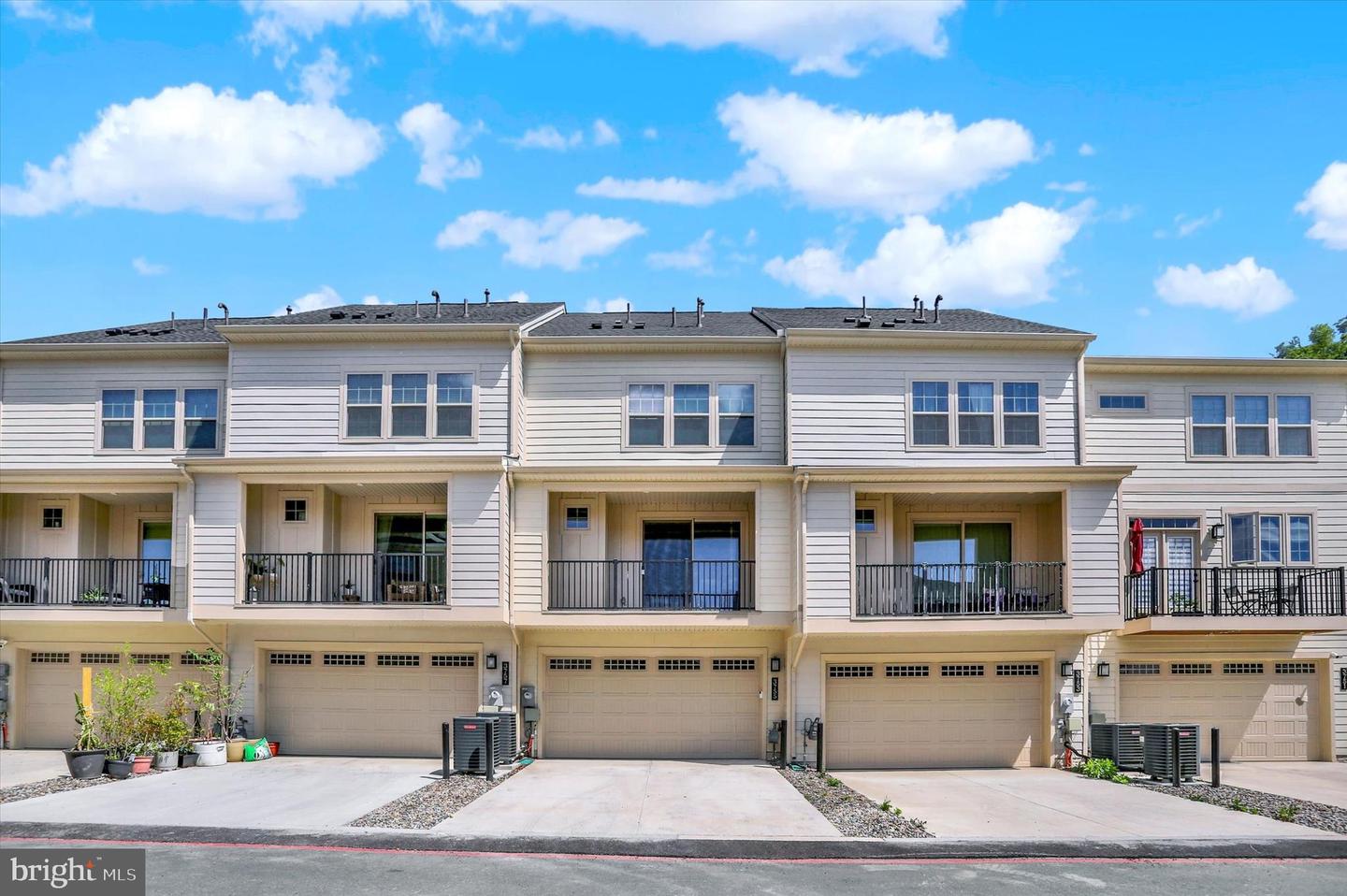 3755 MAYORS WAY, FAIRFAX, Virginia 22030, 3 Bedrooms Bedrooms, ,2 BathroomsBathrooms,Residential,For sale,3755 MAYORS WAY,VAFC2006258 MLS # VAFC2006258