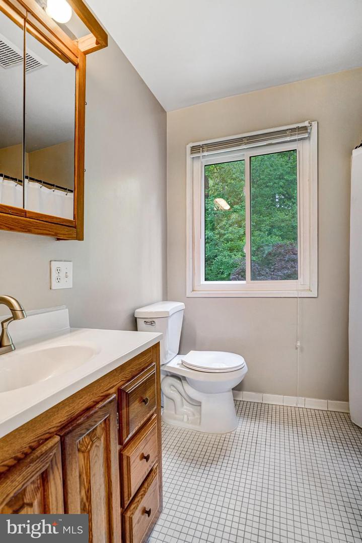 5111 ARRIT COURT, BURKE, Virginia 22015, 2 Bedrooms Bedrooms, ,1 BathroomBathrooms,Residential,For sale,5111 ARRIT COURT,VAFX2238552 MLS # VAFX2238552