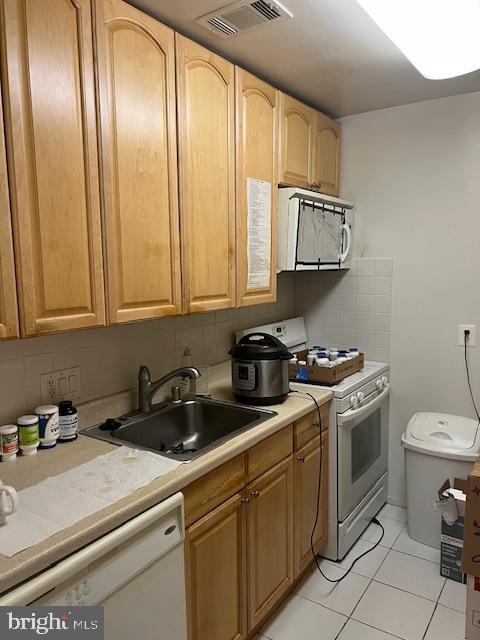 2911 CHARING CROSS RD. #16, FALLS CHURCH, Virginia 22042, 2 Bedrooms Bedrooms, ,1 BathroomBathrooms,Residential,For sale,2911 CHARING CROSS RD. #16,VAFX2239088 MLS # VAFX2239088