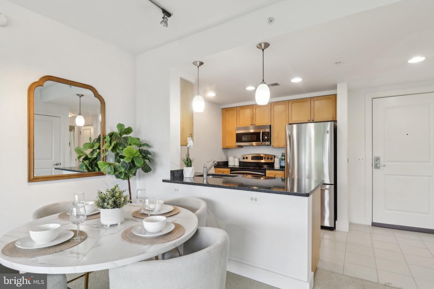 2001 15TH ST N #207, ARLINGTON, Virginia 22201, 2 Bedrooms Bedrooms, ,2 BathroomsBathrooms,Residential,For sale,2001 15TH ST N #207,VAAR2057120 MLS # VAAR2057120