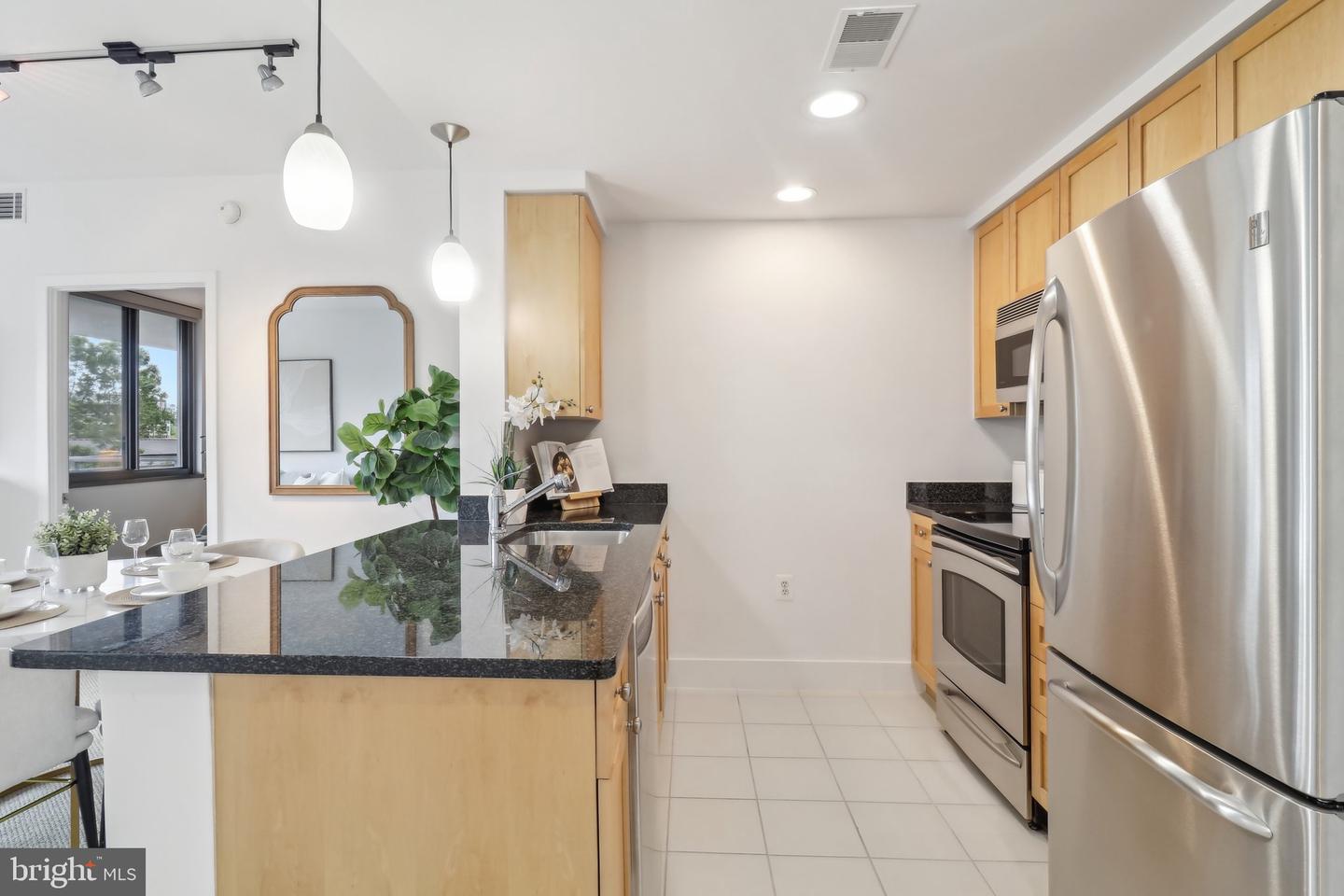 2001 15TH ST N #207, ARLINGTON, Virginia 22201, 2 Bedrooms Bedrooms, ,2 BathroomsBathrooms,Residential,For sale,2001 15TH ST N #207,VAAR2057120 MLS # VAAR2057120