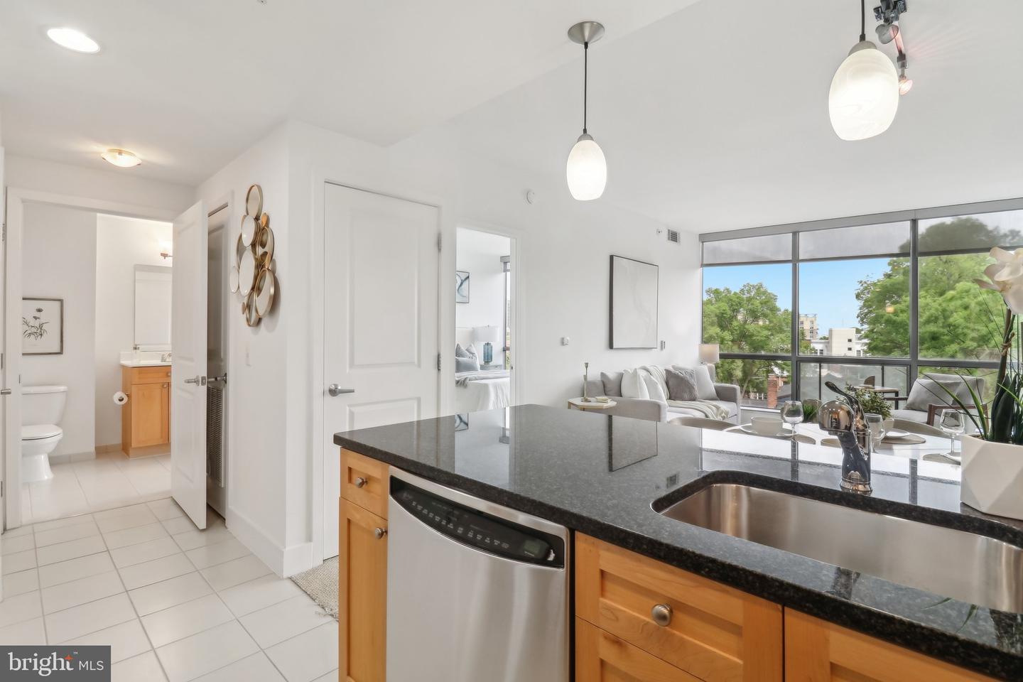 2001 15TH ST N #207, ARLINGTON, Virginia 22201, 2 Bedrooms Bedrooms, ,2 BathroomsBathrooms,Residential,For sale,2001 15TH ST N #207,VAAR2057120 MLS # VAAR2057120