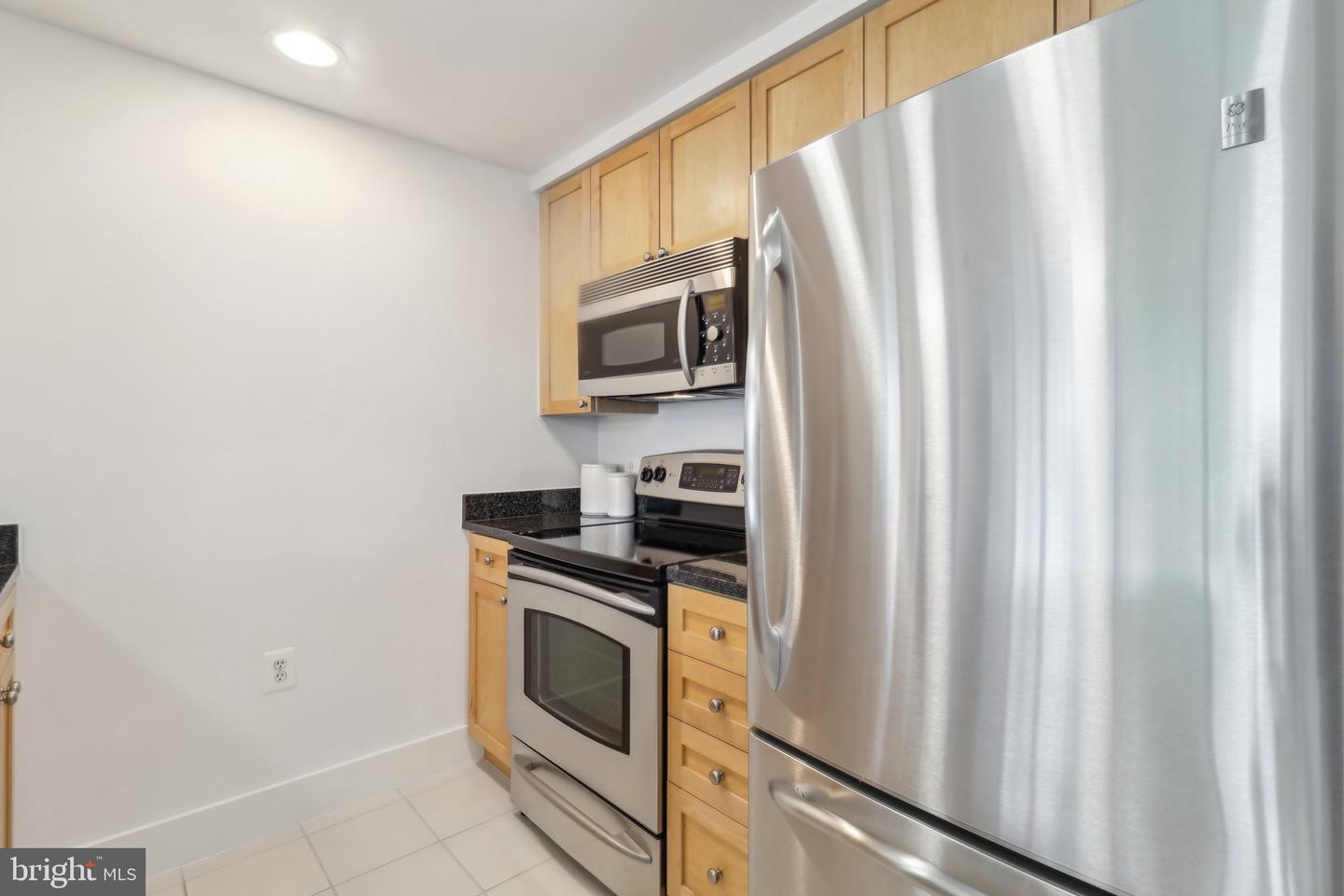 2001 15TH ST N #207, ARLINGTON, Virginia 22201, 2 Bedrooms Bedrooms, ,2 BathroomsBathrooms,Residential,For sale,2001 15TH ST N #207,VAAR2057120 MLS # VAAR2057120