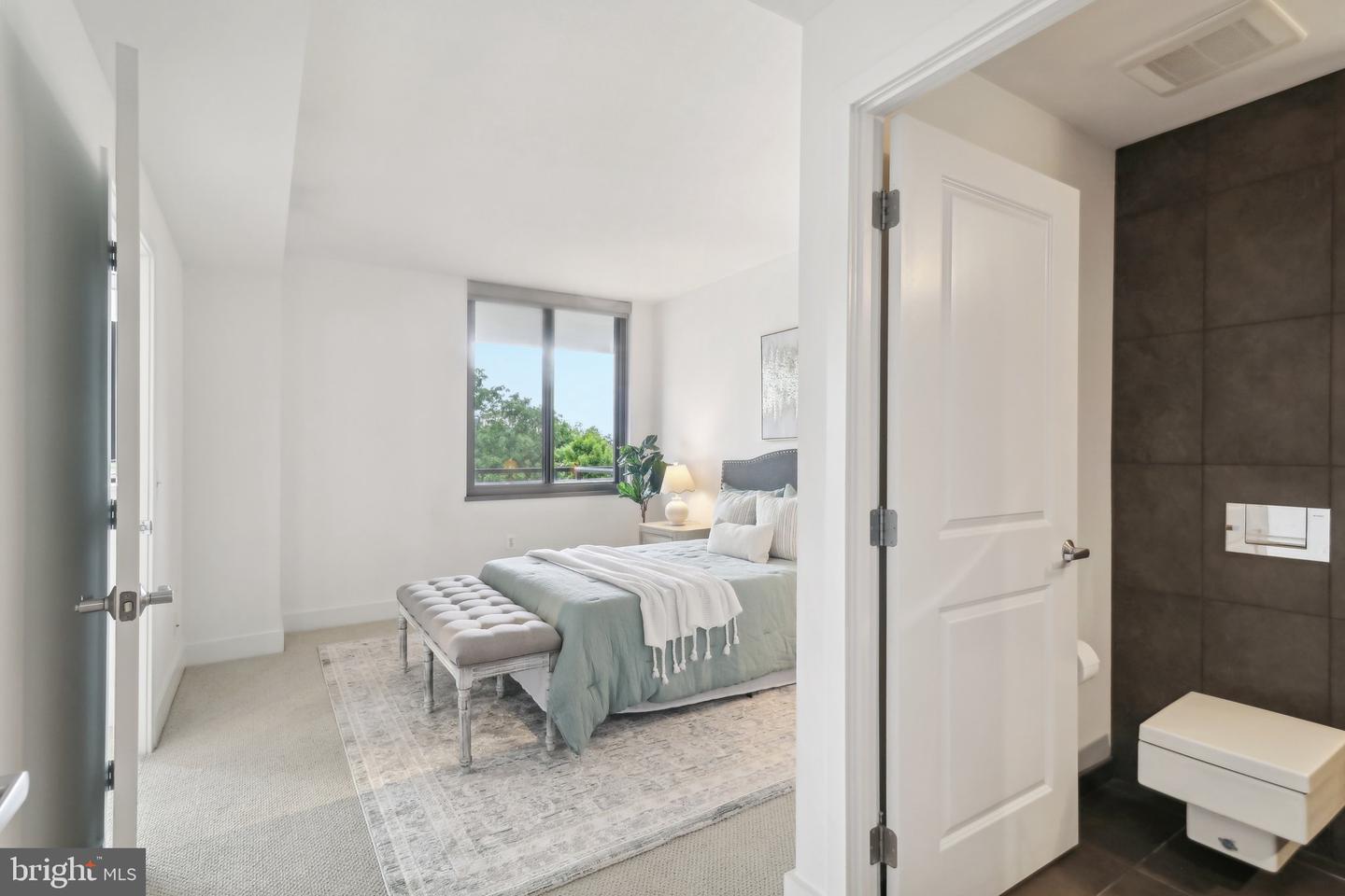 2001 15TH ST N #207, ARLINGTON, Virginia 22201, 2 Bedrooms Bedrooms, ,2 BathroomsBathrooms,Residential,For sale,2001 15TH ST N #207,VAAR2057120 MLS # VAAR2057120