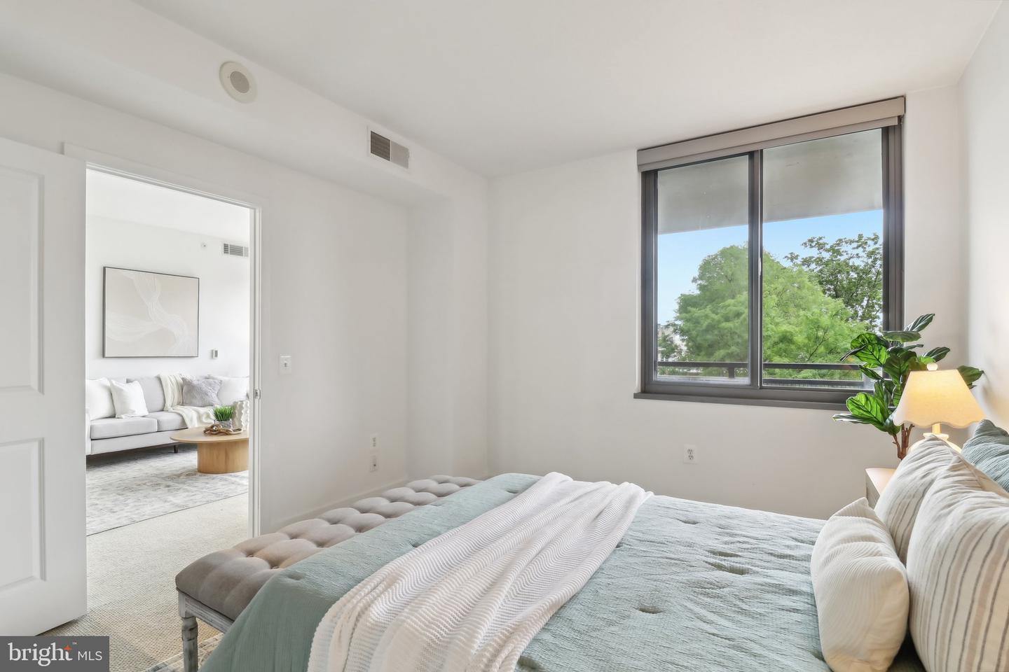 2001 15TH ST N #207, ARLINGTON, Virginia 22201, 2 Bedrooms Bedrooms, ,2 BathroomsBathrooms,Residential,For sale,2001 15TH ST N #207,VAAR2057120 MLS # VAAR2057120