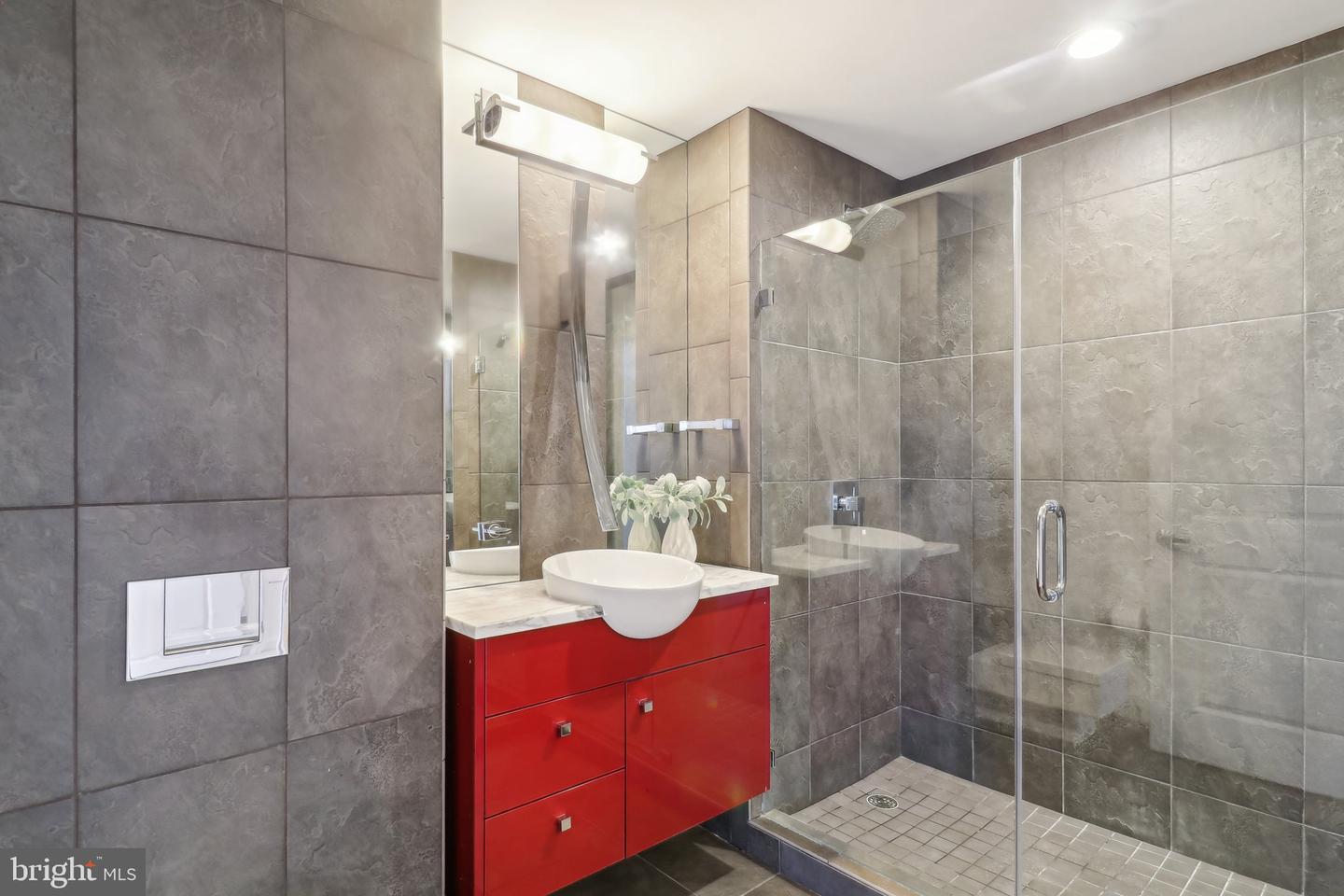 2001 15TH ST N #207, ARLINGTON, Virginia 22201, 2 Bedrooms Bedrooms, ,2 BathroomsBathrooms,Residential,For sale,2001 15TH ST N #207,VAAR2057120 MLS # VAAR2057120