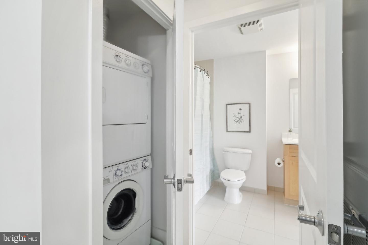 2001 15TH ST N #207, ARLINGTON, Virginia 22201, 2 Bedrooms Bedrooms, ,2 BathroomsBathrooms,Residential,For sale,2001 15TH ST N #207,VAAR2057120 MLS # VAAR2057120