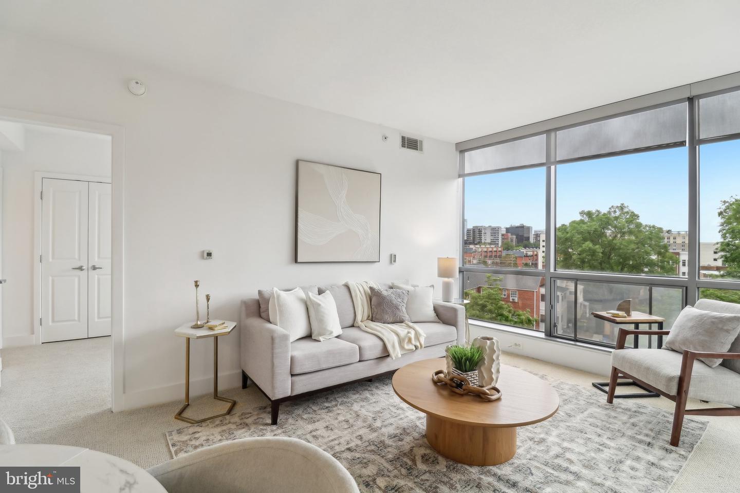 2001 15TH ST N #207, ARLINGTON, Virginia 22201, 2 Bedrooms Bedrooms, ,2 BathroomsBathrooms,Residential,For sale,2001 15TH ST N #207,VAAR2057120 MLS # VAAR2057120