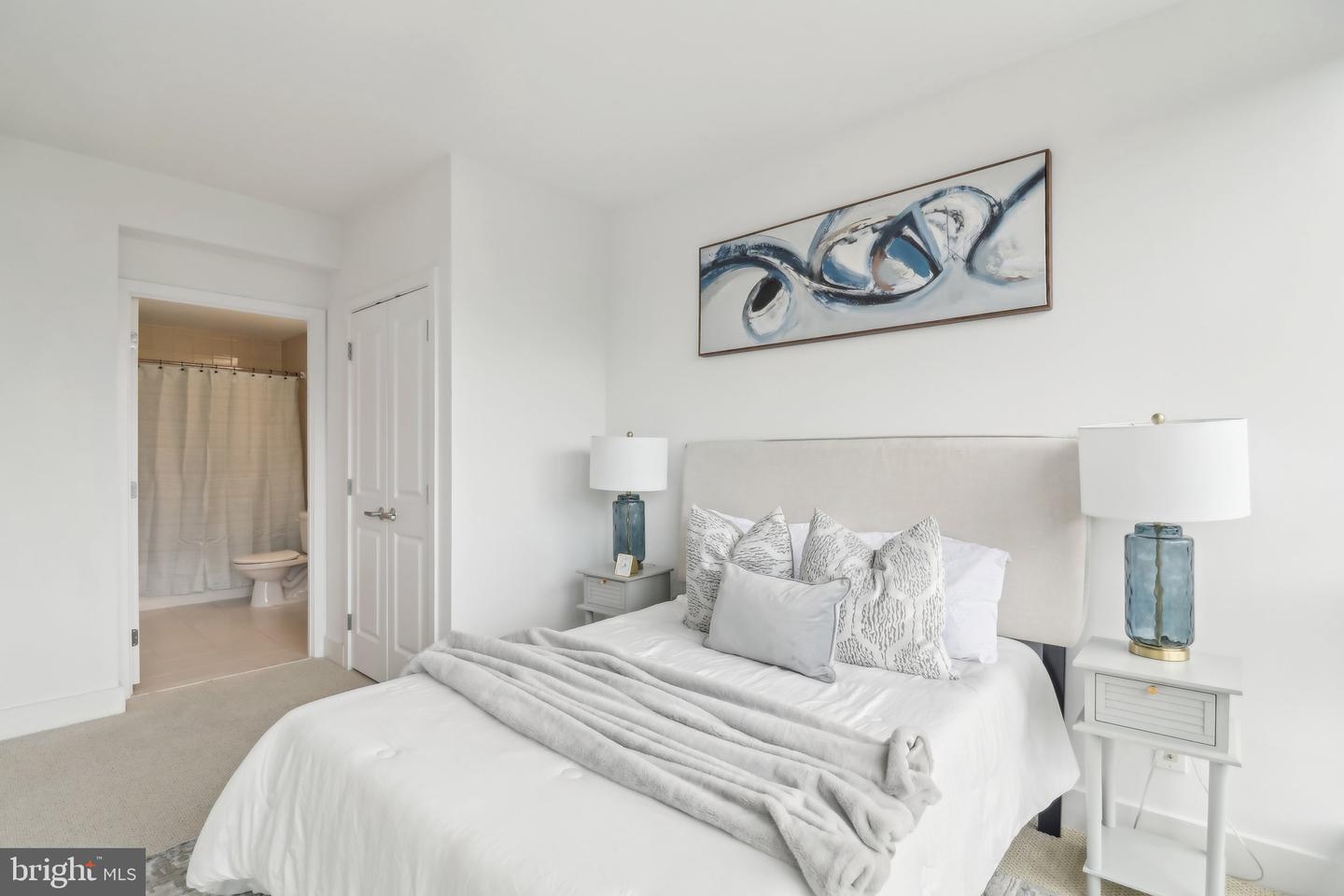 2001 15TH ST N #207, ARLINGTON, Virginia 22201, 2 Bedrooms Bedrooms, ,2 BathroomsBathrooms,Residential,For sale,2001 15TH ST N #207,VAAR2057120 MLS # VAAR2057120