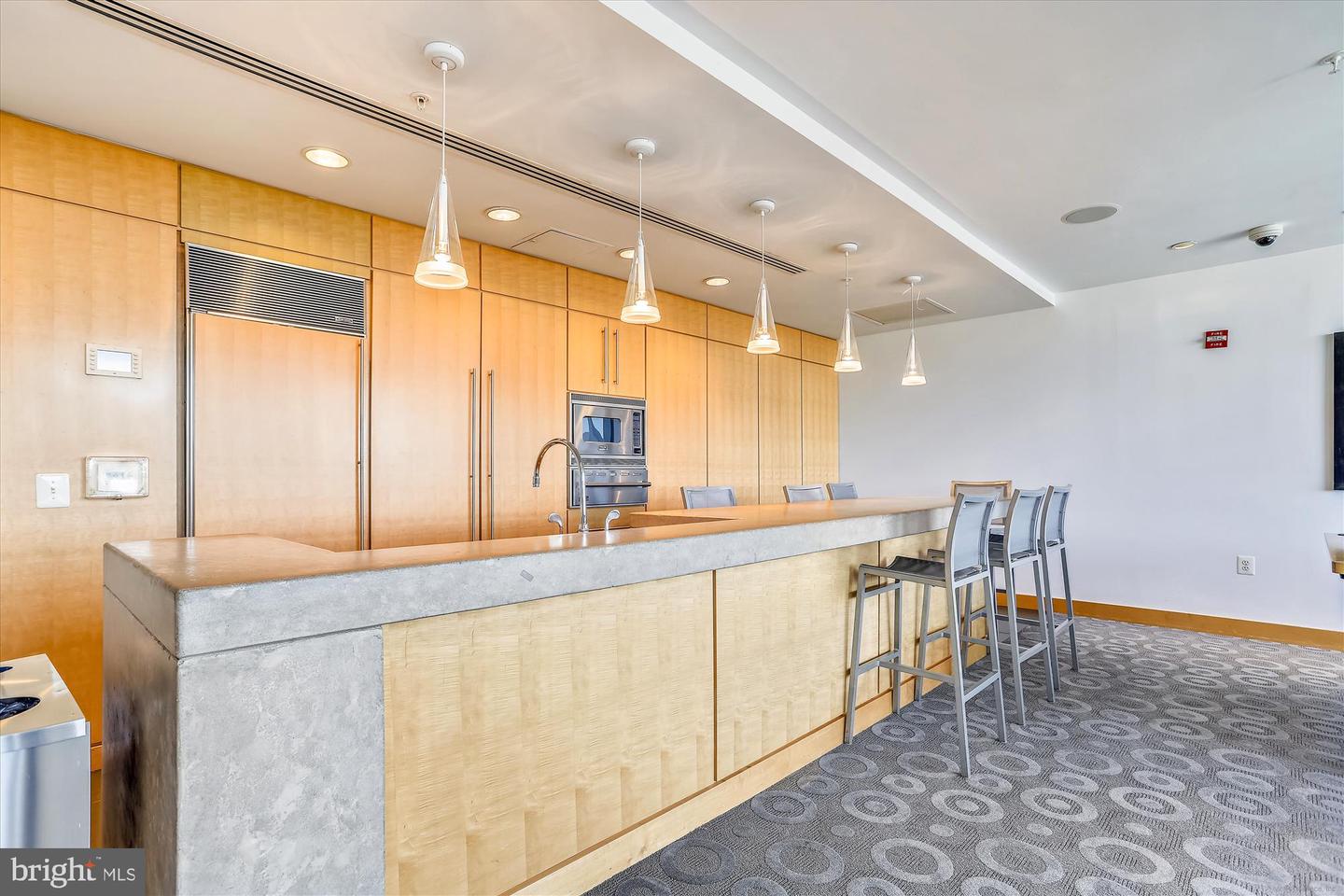 2001 15TH ST N #207, ARLINGTON, Virginia 22201, 2 Bedrooms Bedrooms, ,2 BathroomsBathrooms,Residential,For sale,2001 15TH ST N #207,VAAR2057120 MLS # VAAR2057120