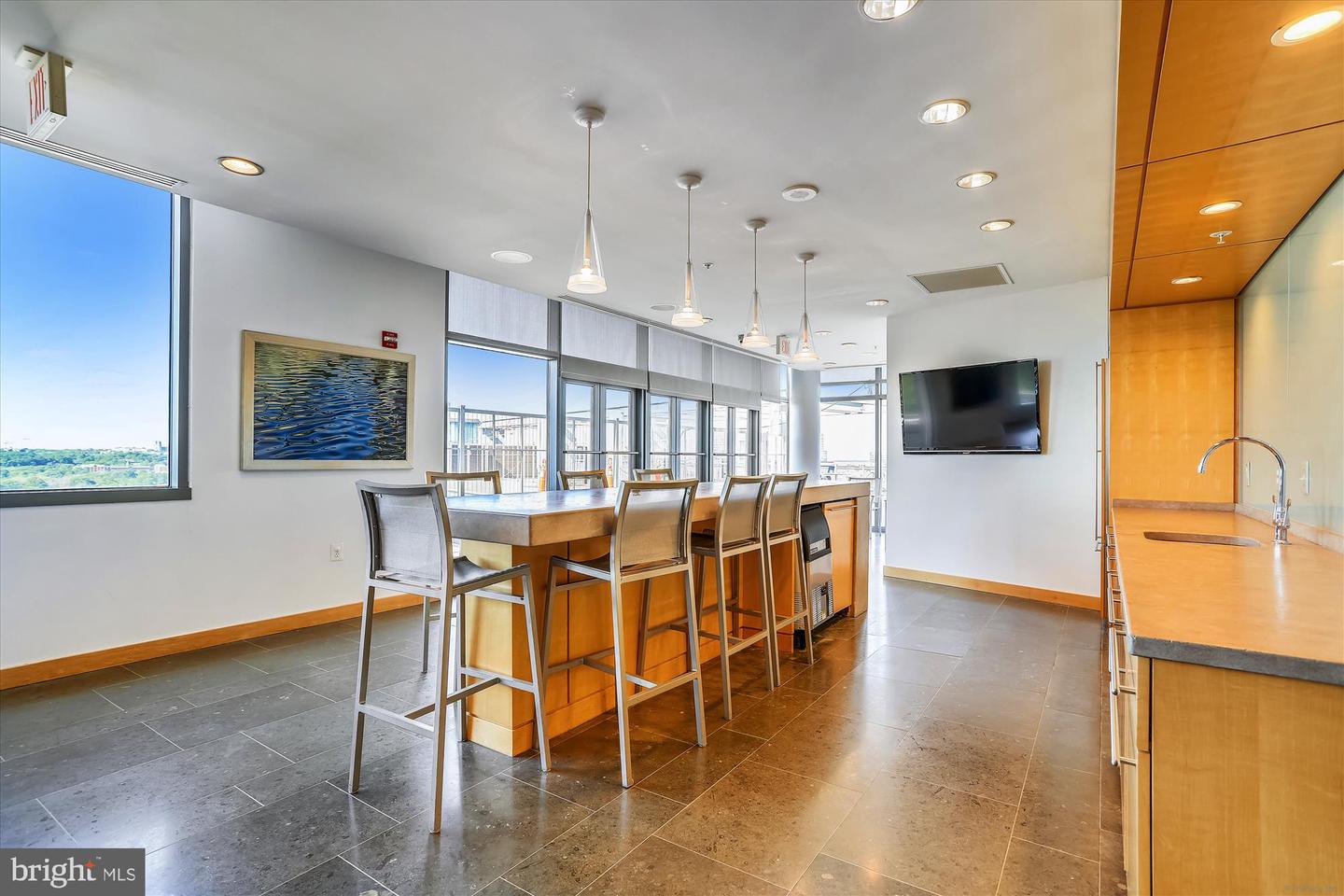 2001 15TH ST N #207, ARLINGTON, Virginia 22201, 2 Bedrooms Bedrooms, ,2 BathroomsBathrooms,Residential,For sale,2001 15TH ST N #207,VAAR2057120 MLS # VAAR2057120