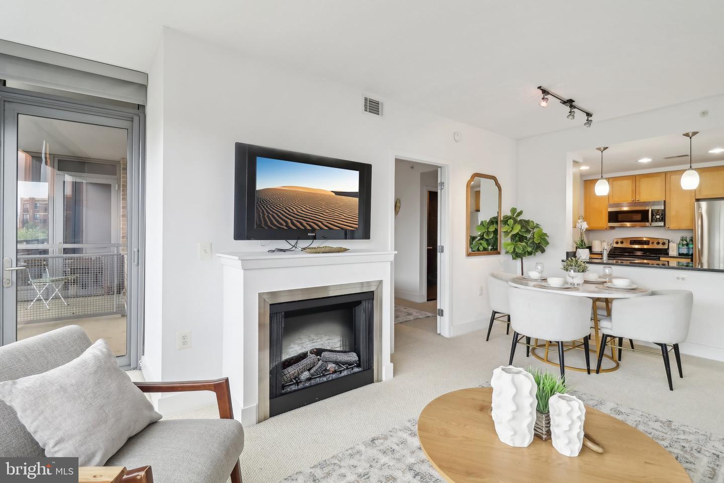 2001 15TH ST N #207, ARLINGTON, Virginia 22201, 2 Bedrooms Bedrooms, ,2 BathroomsBathrooms,Residential,For sale,2001 15TH ST N #207,VAAR2057120 MLS # VAAR2057120