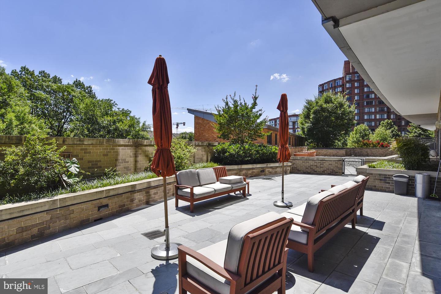 2001 15TH ST N #207, ARLINGTON, Virginia 22201, 2 Bedrooms Bedrooms, ,2 BathroomsBathrooms,Residential,For sale,2001 15TH ST N #207,VAAR2057120 MLS # VAAR2057120