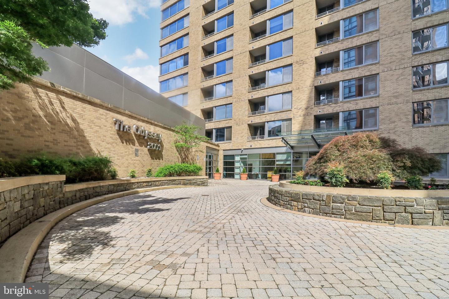 2001 15TH ST N #207, ARLINGTON, Virginia 22201, 2 Bedrooms Bedrooms, ,2 BathroomsBathrooms,Residential,For sale,2001 15TH ST N #207,VAAR2057120 MLS # VAAR2057120