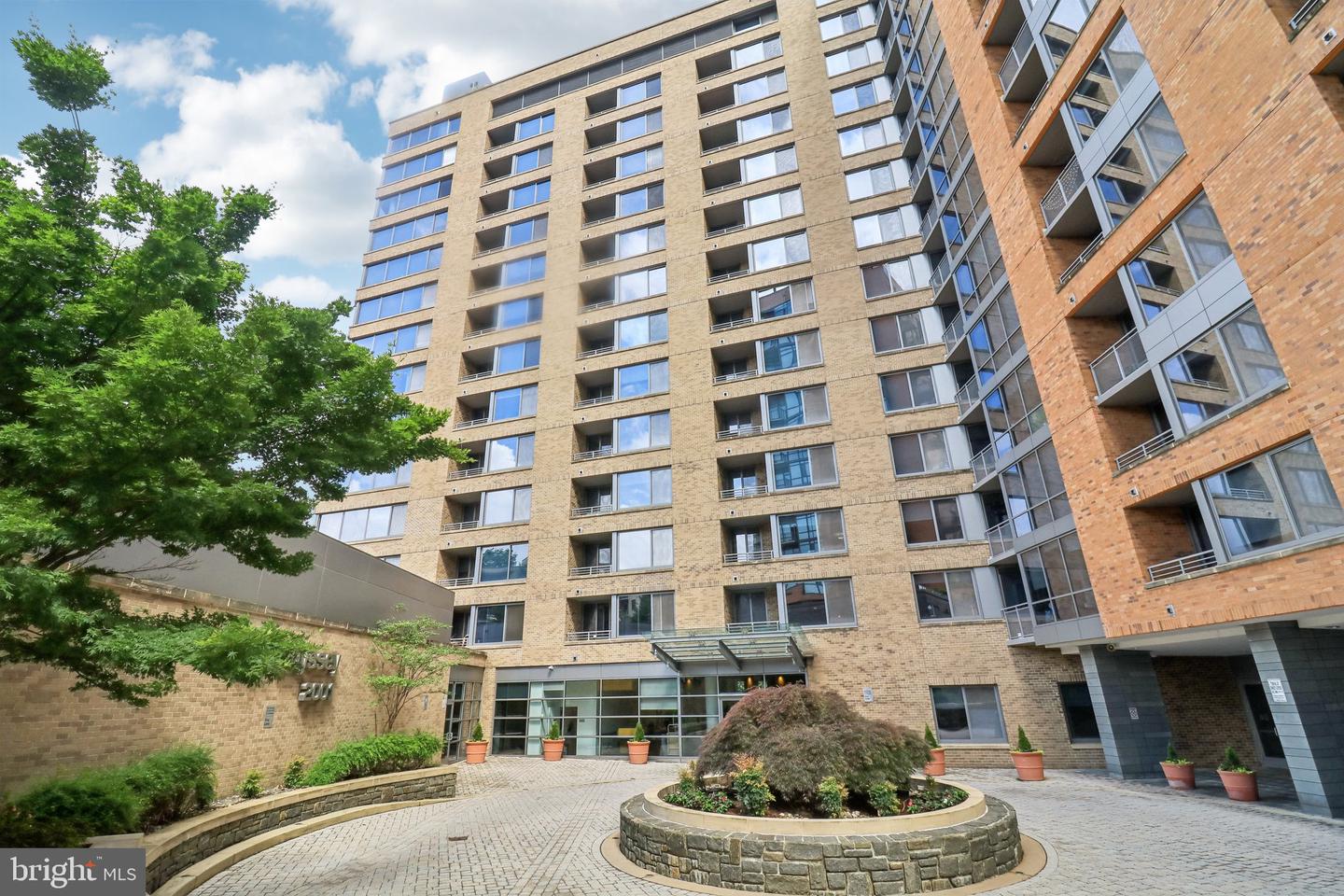 2001 15TH ST N #207, ARLINGTON, Virginia 22201, 2 Bedrooms Bedrooms, ,2 BathroomsBathrooms,Residential,For sale,2001 15TH ST N #207,VAAR2057120 MLS # VAAR2057120