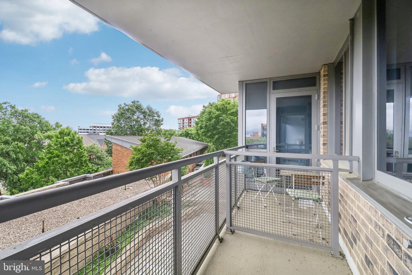 2001 15TH ST N #207, ARLINGTON, Virginia 22201, 2 Bedrooms Bedrooms, ,2 BathroomsBathrooms,Residential,For sale,2001 15TH ST N #207,VAAR2057120 MLS # VAAR2057120