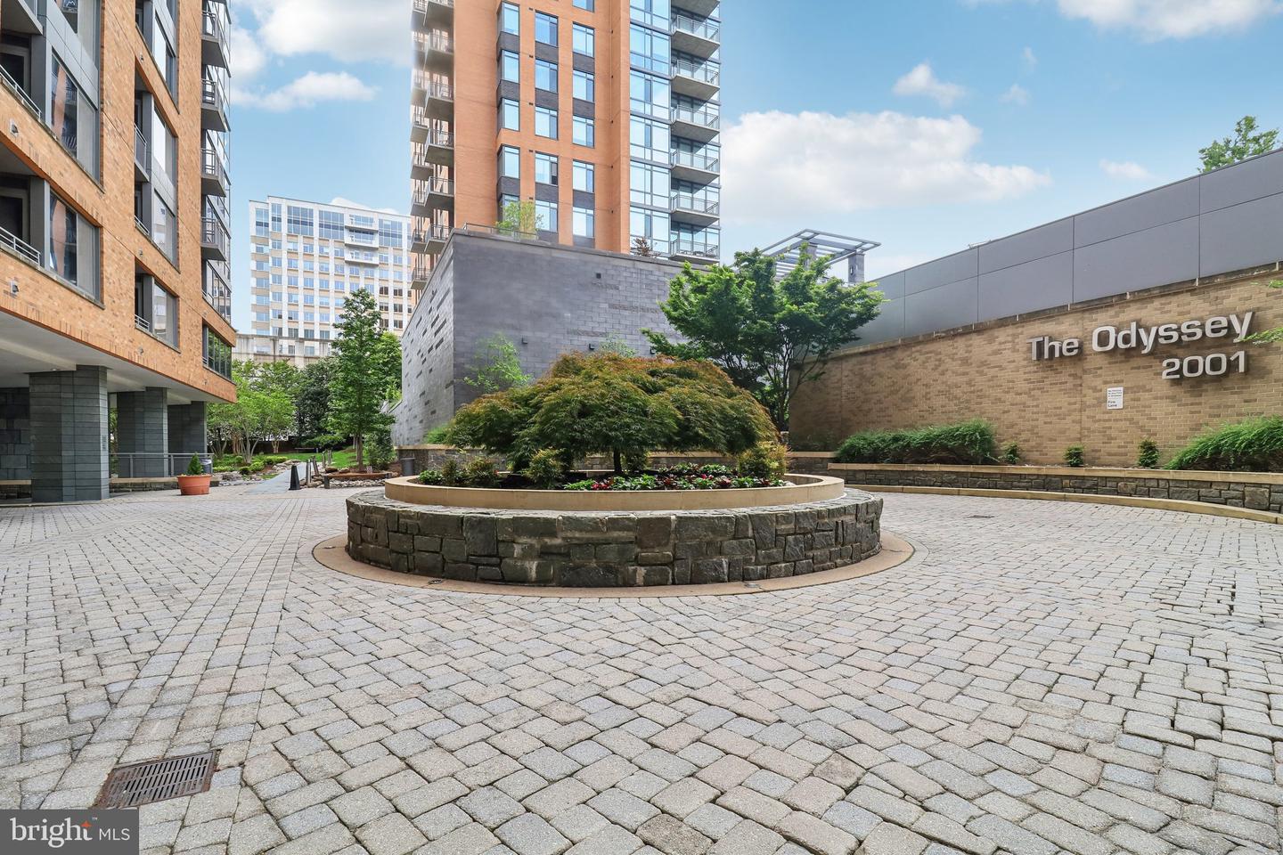 2001 15TH ST N #207, ARLINGTON, Virginia 22201, 2 Bedrooms Bedrooms, ,2 BathroomsBathrooms,Residential,For sale,2001 15TH ST N #207,VAAR2057120 MLS # VAAR2057120