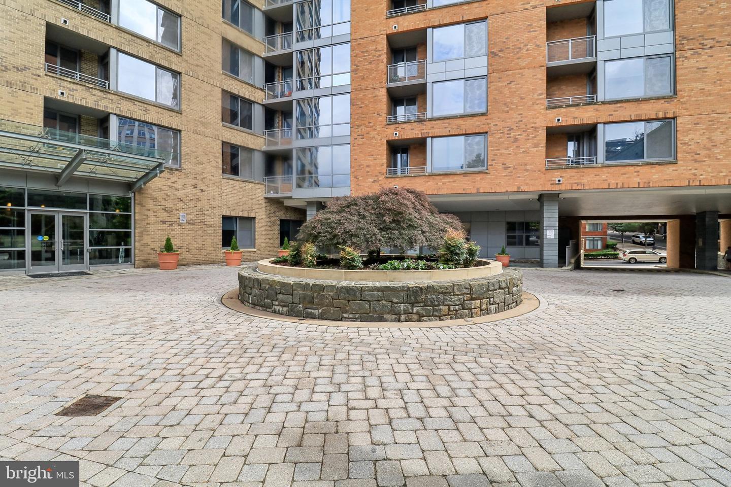 2001 15TH ST N #207, ARLINGTON, Virginia 22201, 2 Bedrooms Bedrooms, ,2 BathroomsBathrooms,Residential,For sale,2001 15TH ST N #207,VAAR2057120 MLS # VAAR2057120