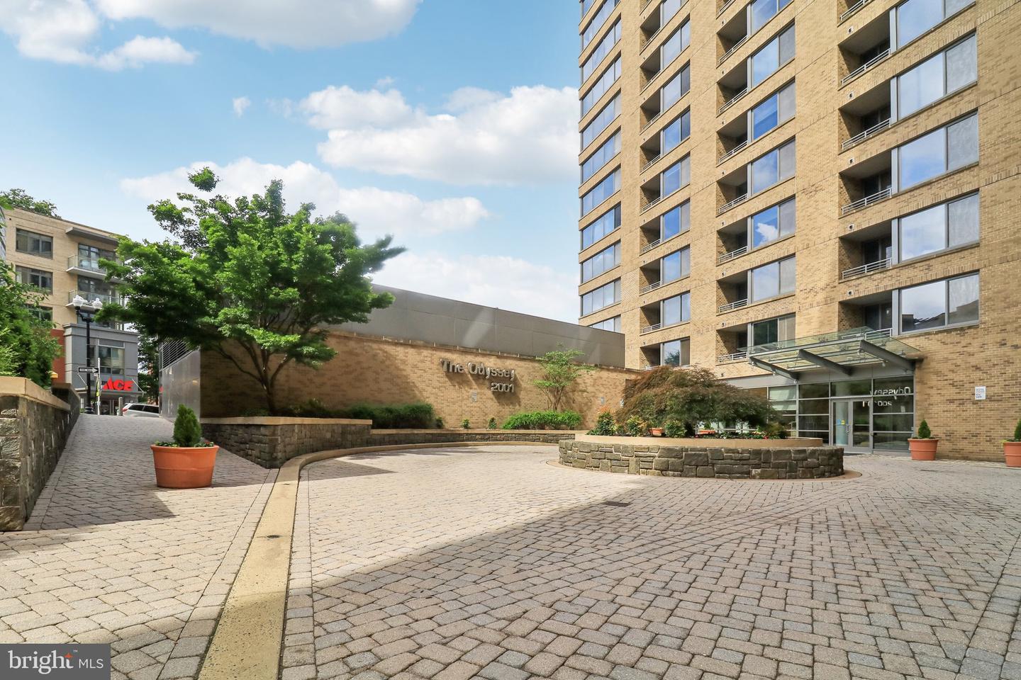 2001 15TH ST N #207, ARLINGTON, Virginia 22201, 2 Bedrooms Bedrooms, ,2 BathroomsBathrooms,Residential,For sale,2001 15TH ST N #207,VAAR2057120 MLS # VAAR2057120