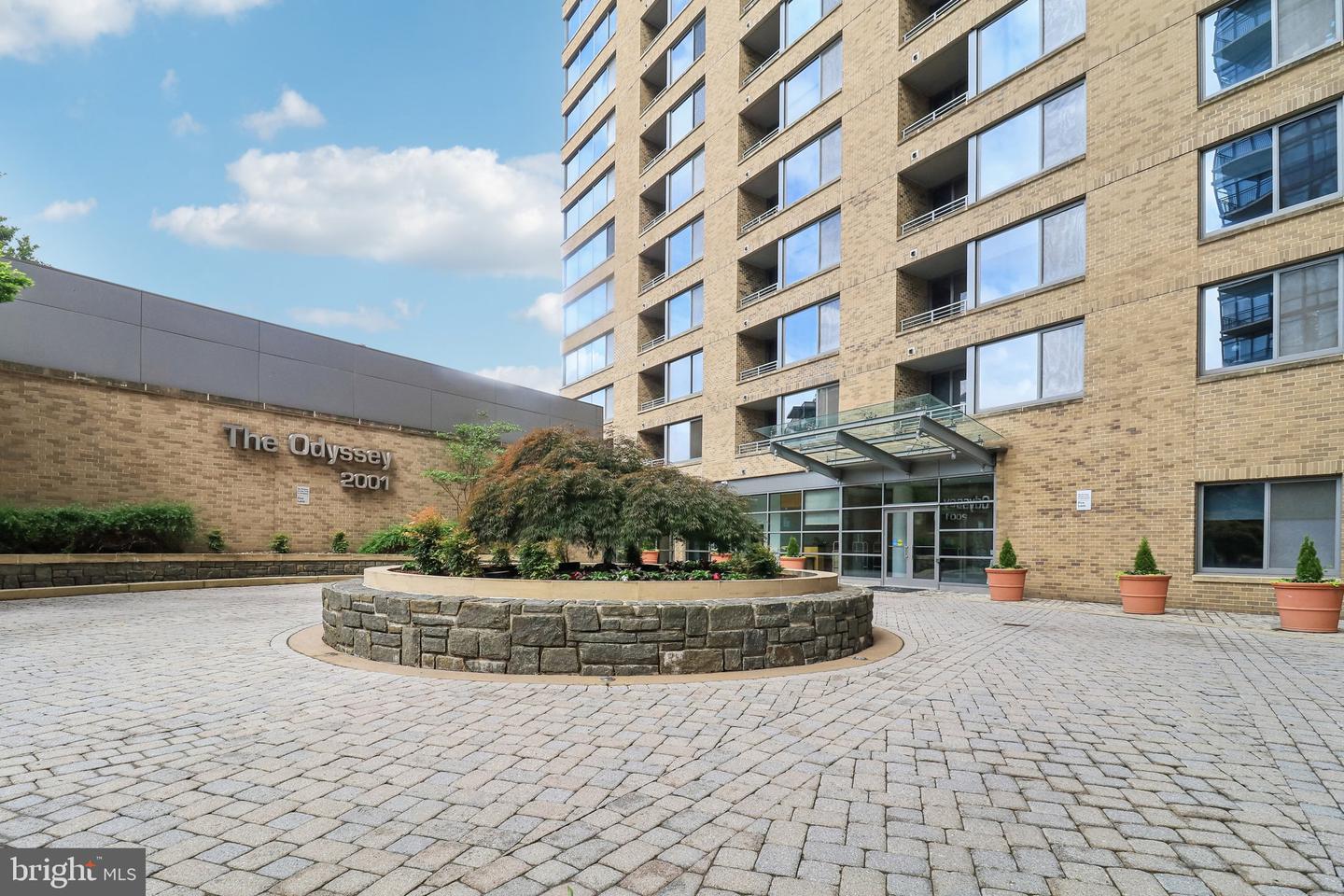 2001 15TH ST N #207, ARLINGTON, Virginia 22201, 2 Bedrooms Bedrooms, ,2 BathroomsBathrooms,Residential,For sale,2001 15TH ST N #207,VAAR2057120 MLS # VAAR2057120