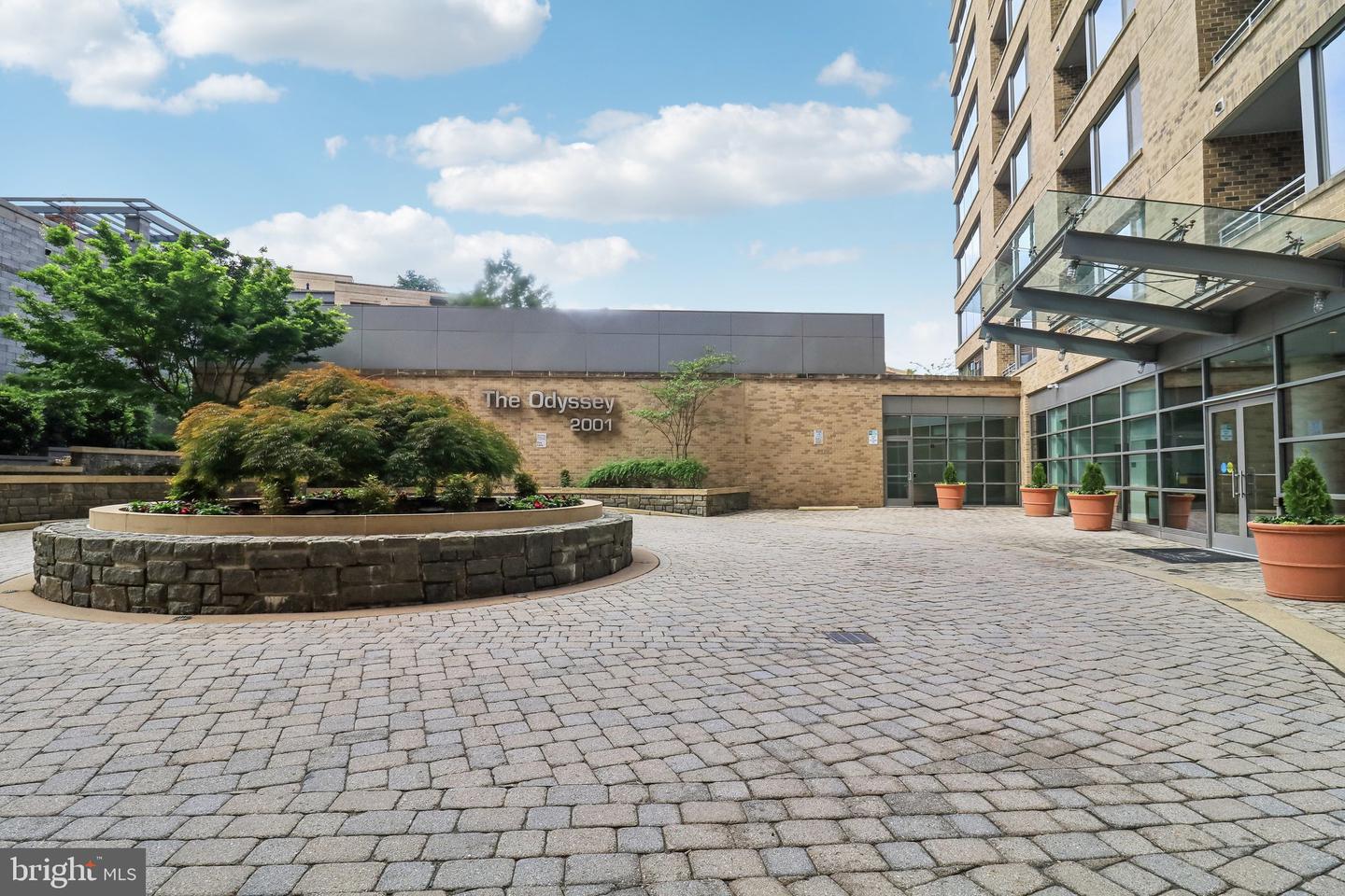 2001 15TH ST N #207, ARLINGTON, Virginia 22201, 2 Bedrooms Bedrooms, ,2 BathroomsBathrooms,Residential,For sale,2001 15TH ST N #207,VAAR2057120 MLS # VAAR2057120