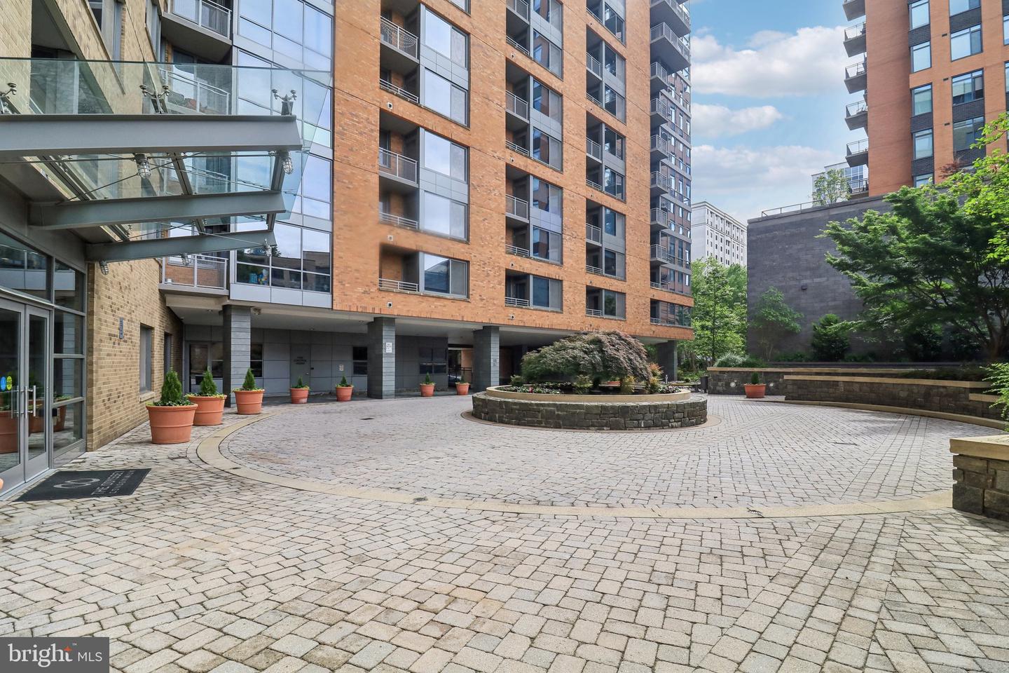 2001 15TH ST N #207, ARLINGTON, Virginia 22201, 2 Bedrooms Bedrooms, ,2 BathroomsBathrooms,Residential,For sale,2001 15TH ST N #207,VAAR2057120 MLS # VAAR2057120