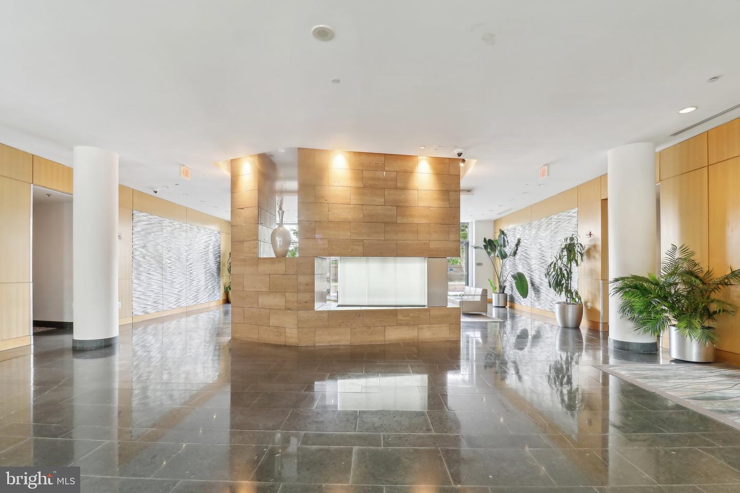 2001 15TH ST N #207, ARLINGTON, Virginia 22201, 2 Bedrooms Bedrooms, ,2 BathroomsBathrooms,Residential,For sale,2001 15TH ST N #207,VAAR2057120 MLS # VAAR2057120
