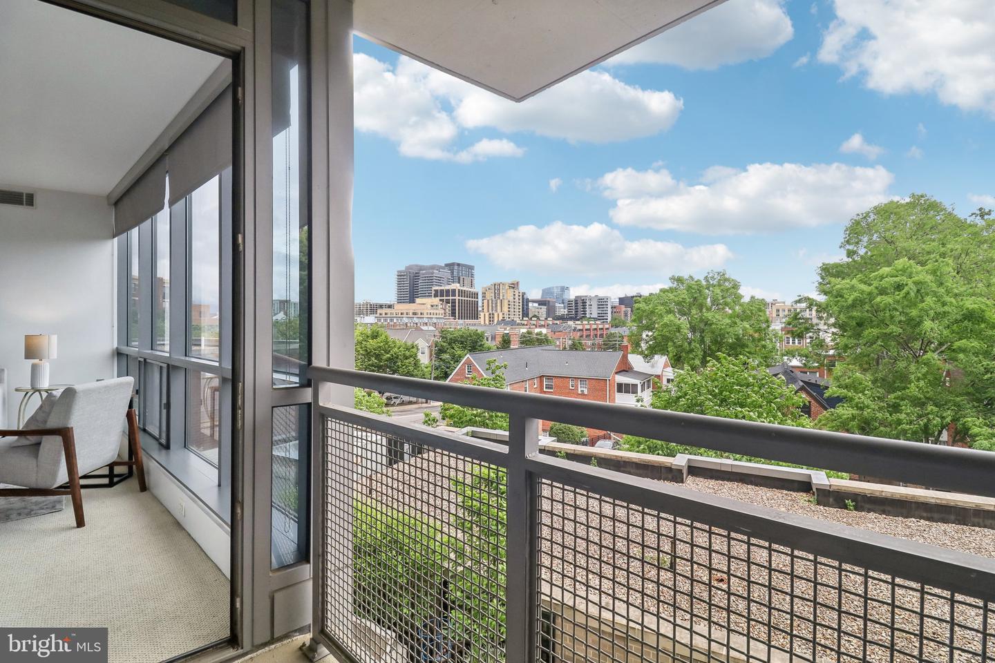 2001 15TH ST N #207, ARLINGTON, Virginia 22201, 2 Bedrooms Bedrooms, ,2 BathroomsBathrooms,Residential,For sale,2001 15TH ST N #207,VAAR2057120 MLS # VAAR2057120