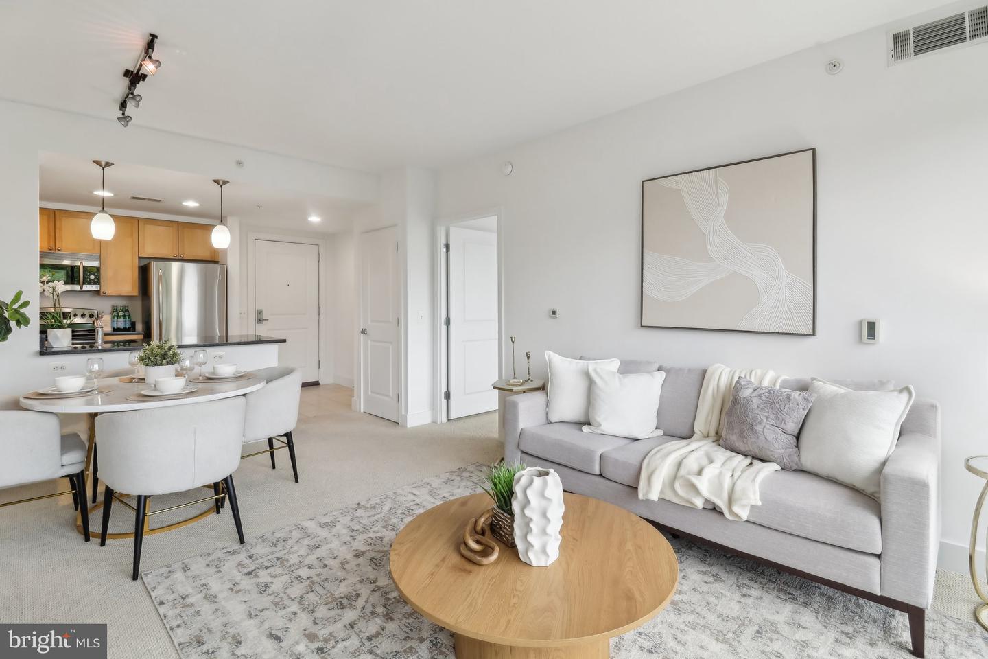 2001 15TH ST N #207, ARLINGTON, Virginia 22201, 2 Bedrooms Bedrooms, ,2 BathroomsBathrooms,Residential,For sale,2001 15TH ST N #207,VAAR2057120 MLS # VAAR2057120