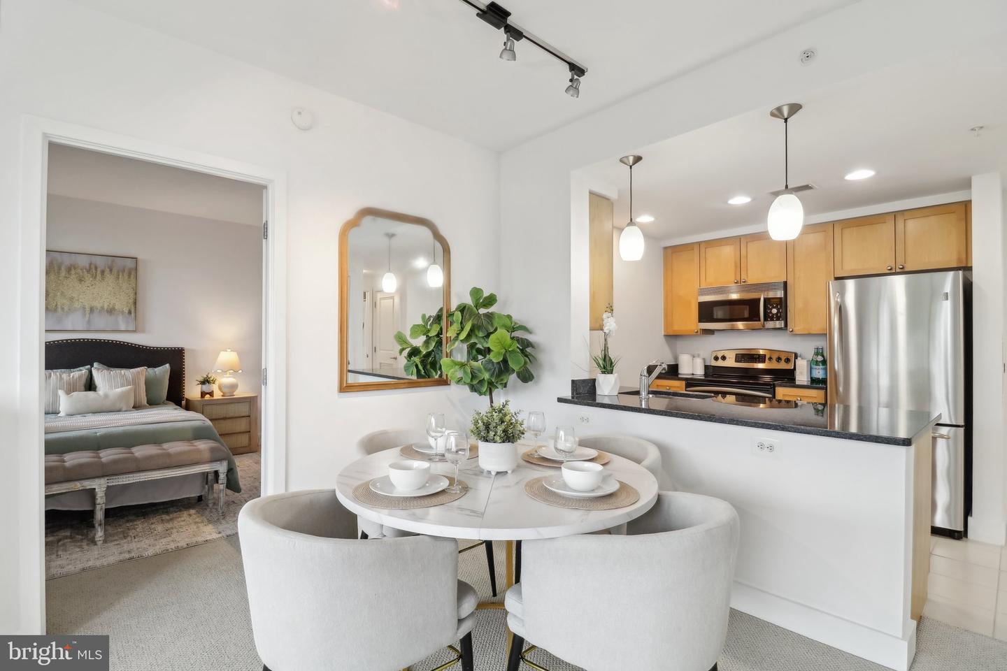 2001 15TH ST N #207, ARLINGTON, Virginia 22201, 2 Bedrooms Bedrooms, ,2 BathroomsBathrooms,Residential,For sale,2001 15TH ST N #207,VAAR2057120 MLS # VAAR2057120