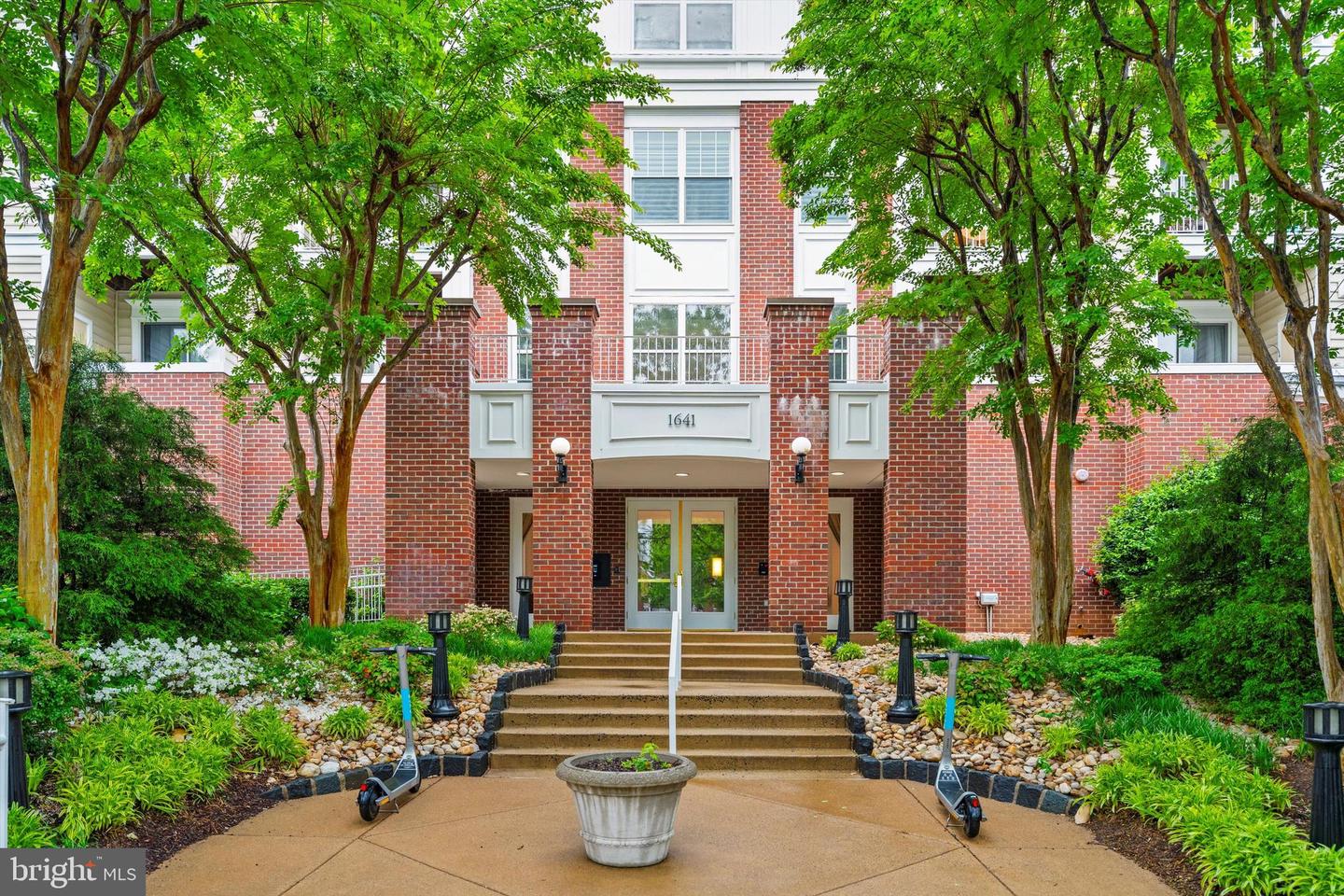 1641 INTERNATIONAL DR #215, MCLEAN, Virginia 22102, 2 Bedrooms Bedrooms, ,2 BathroomsBathrooms,Residential,For sale,1641 INTERNATIONAL DR #215,VAFX2238930 MLS # VAFX2238930