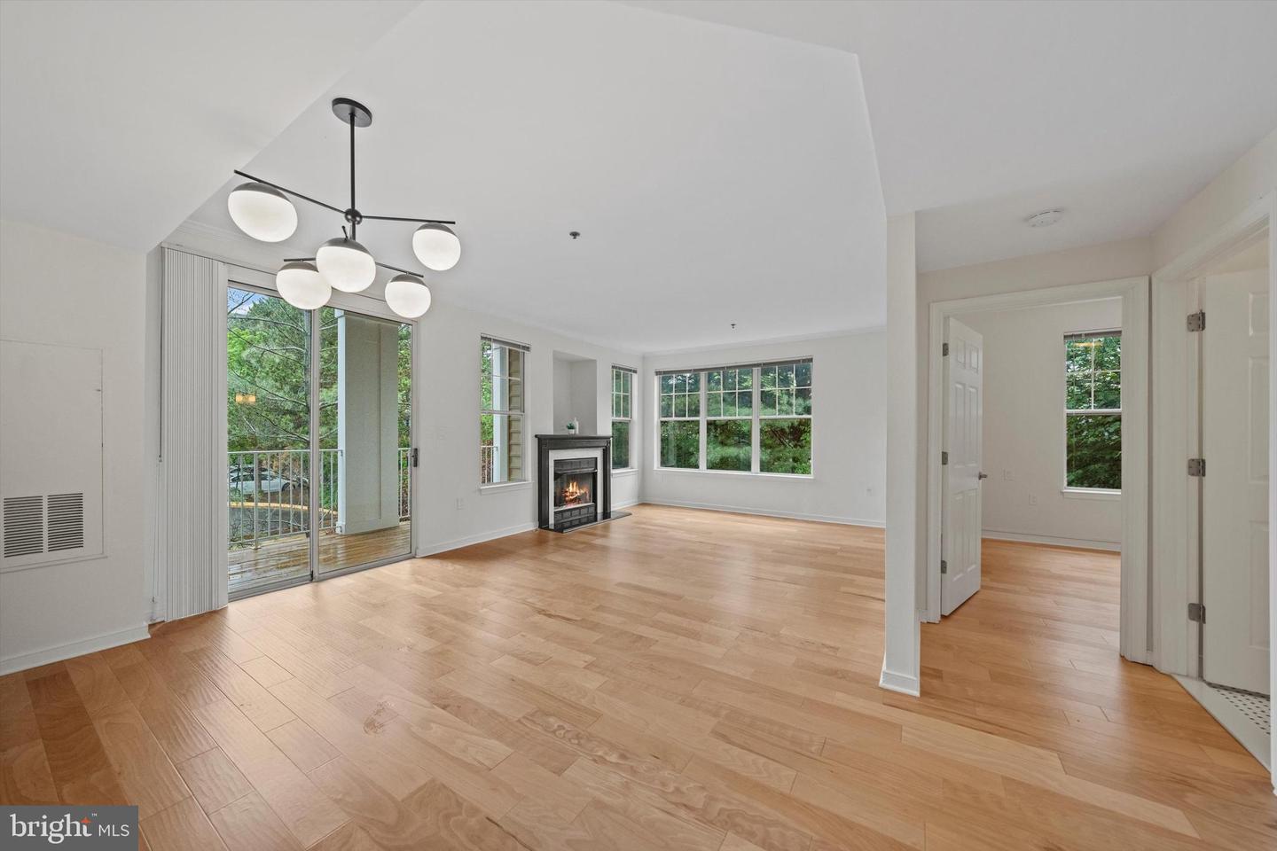 1641 INTERNATIONAL DR #215, MCLEAN, Virginia 22102, 2 Bedrooms Bedrooms, ,2 BathroomsBathrooms,Residential,For sale,1641 INTERNATIONAL DR #215,VAFX2238930 MLS # VAFX2238930
