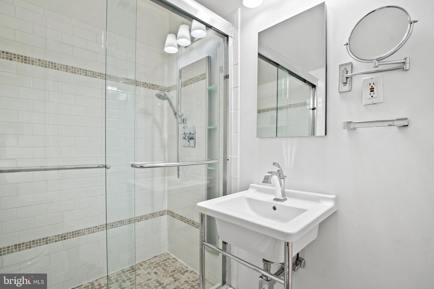 6105 BROOK DR, FALLS CHURCH, Virginia 22044, 4 Bedrooms Bedrooms, ,2 BathroomsBathrooms,Residential,For sale,6105 BROOK DR,VAFX2238838 MLS # VAFX2238838