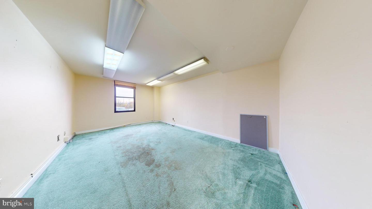4600 DUKE ST #328, ALEXANDRIA, Virginia 22304, 2 Bedrooms Bedrooms, ,1 BathroomBathrooms,Residential,For sale,4600 DUKE ST #328,VAAX2045116 MLS # VAAX2045116
