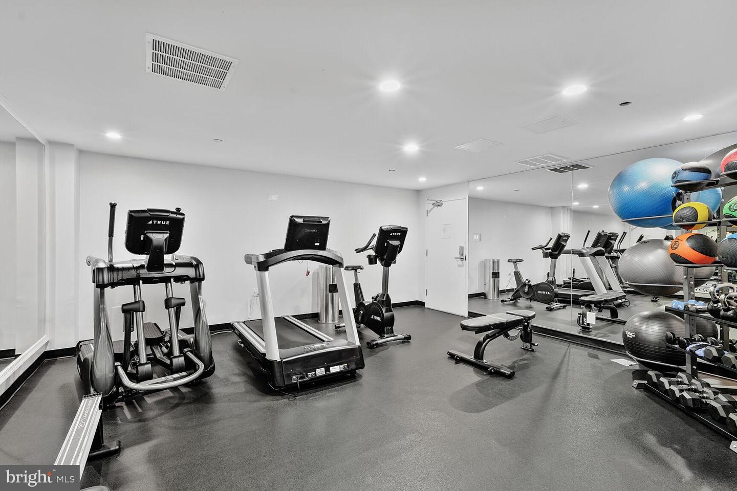 1301 N COURTHOUSE RD #810, ARLINGTON, Virginia 22201, 2 Bedrooms Bedrooms, ,2 BathroomsBathrooms,Residential,For sale,1301 N COURTHOUSE RD #810,VAAR2057122 MLS # VAAR2057122