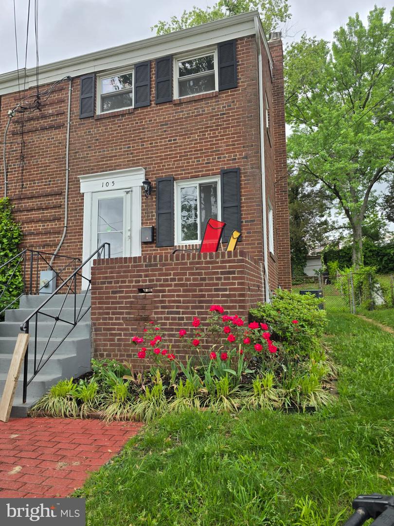 105 S IRIS ST, ALEXANDRIA, Virginia 22304, 2 Bedrooms Bedrooms, ,1 BathroomBathrooms,Residential,For sale,105 S IRIS ST,VAAX2045070 MLS # VAAX2045070