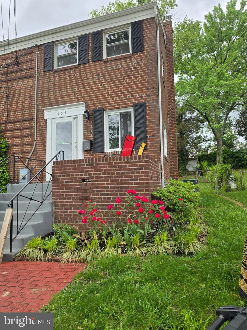 105 S IRIS ST, ALEXANDRIA, Virginia 22304, 2 Bedrooms Bedrooms, ,1 BathroomBathrooms,Residential,For sale,105 S IRIS ST,VAAX2045070 MLS # VAAX2045070