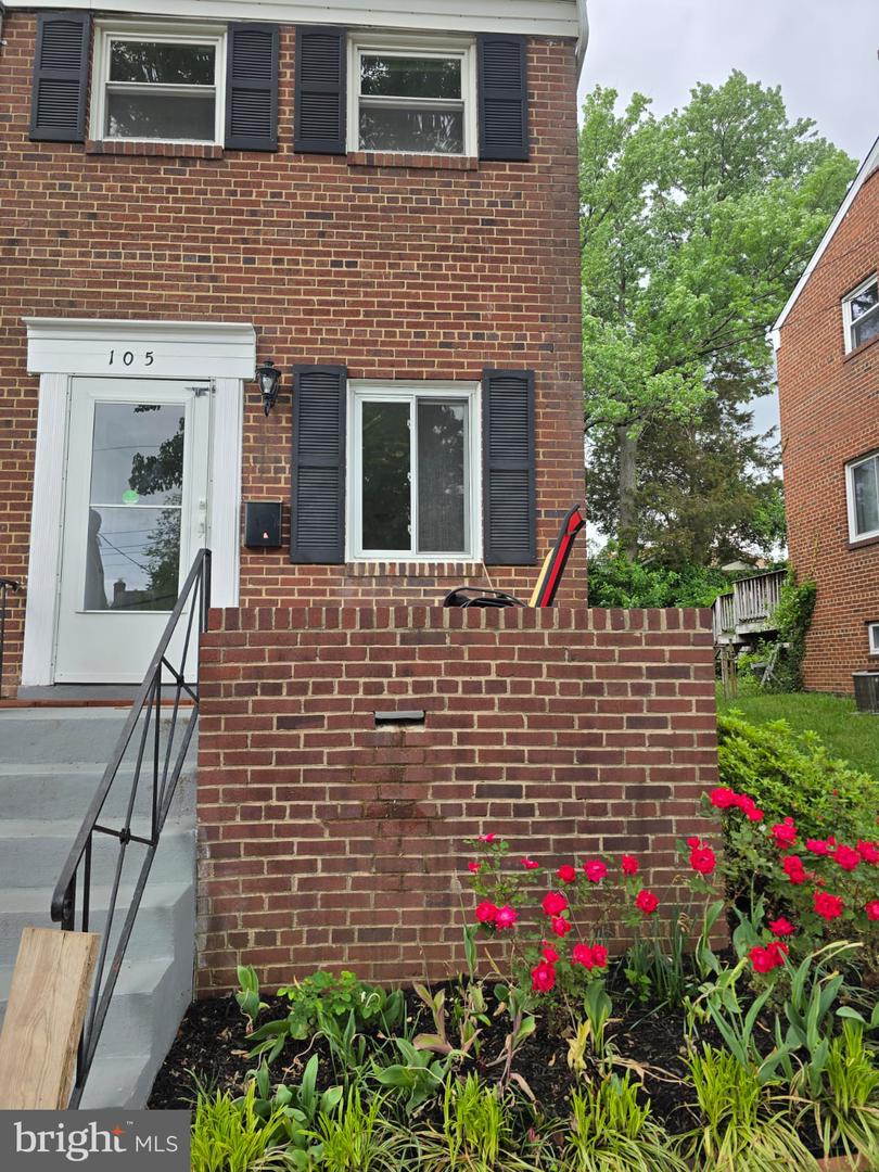 105 S IRIS ST, ALEXANDRIA, Virginia 22304, 2 Bedrooms Bedrooms, ,1 BathroomBathrooms,Residential,For sale,105 S IRIS ST,VAAX2045070 MLS # VAAX2045070
