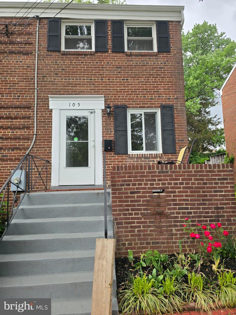 105 S IRIS ST, ALEXANDRIA, Virginia 22304, 2 Bedrooms Bedrooms, ,1 BathroomBathrooms,Residential,For sale,105 S IRIS ST,VAAX2045070 MLS # VAAX2045070