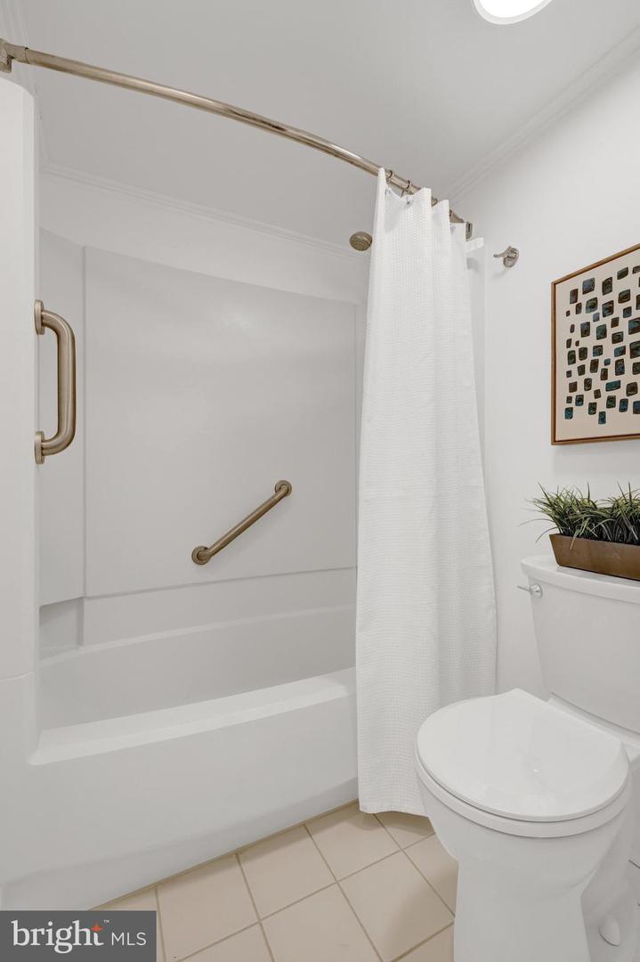 8360 GREENSBORO DR #212, MCLEAN, Virginia 22102, 3 Bedrooms Bedrooms, ,2 BathroomsBathrooms,Residential,For sale,8360 GREENSBORO DR #212,VAFX2238966 MLS # VAFX2238966