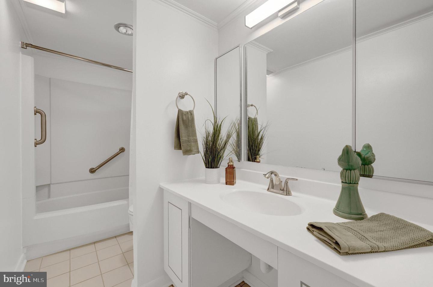 8360 GREENSBORO DR #212, MCLEAN, Virginia 22102, 3 Bedrooms Bedrooms, ,2 BathroomsBathrooms,Residential,For sale,8360 GREENSBORO DR #212,VAFX2238966 MLS # VAFX2238966