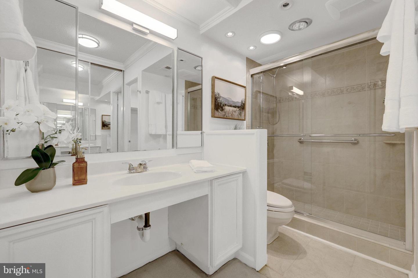 8360 GREENSBORO DR #212, MCLEAN, Virginia 22102, 3 Bedrooms Bedrooms, ,2 BathroomsBathrooms,Residential,For sale,8360 GREENSBORO DR #212,VAFX2238966 MLS # VAFX2238966