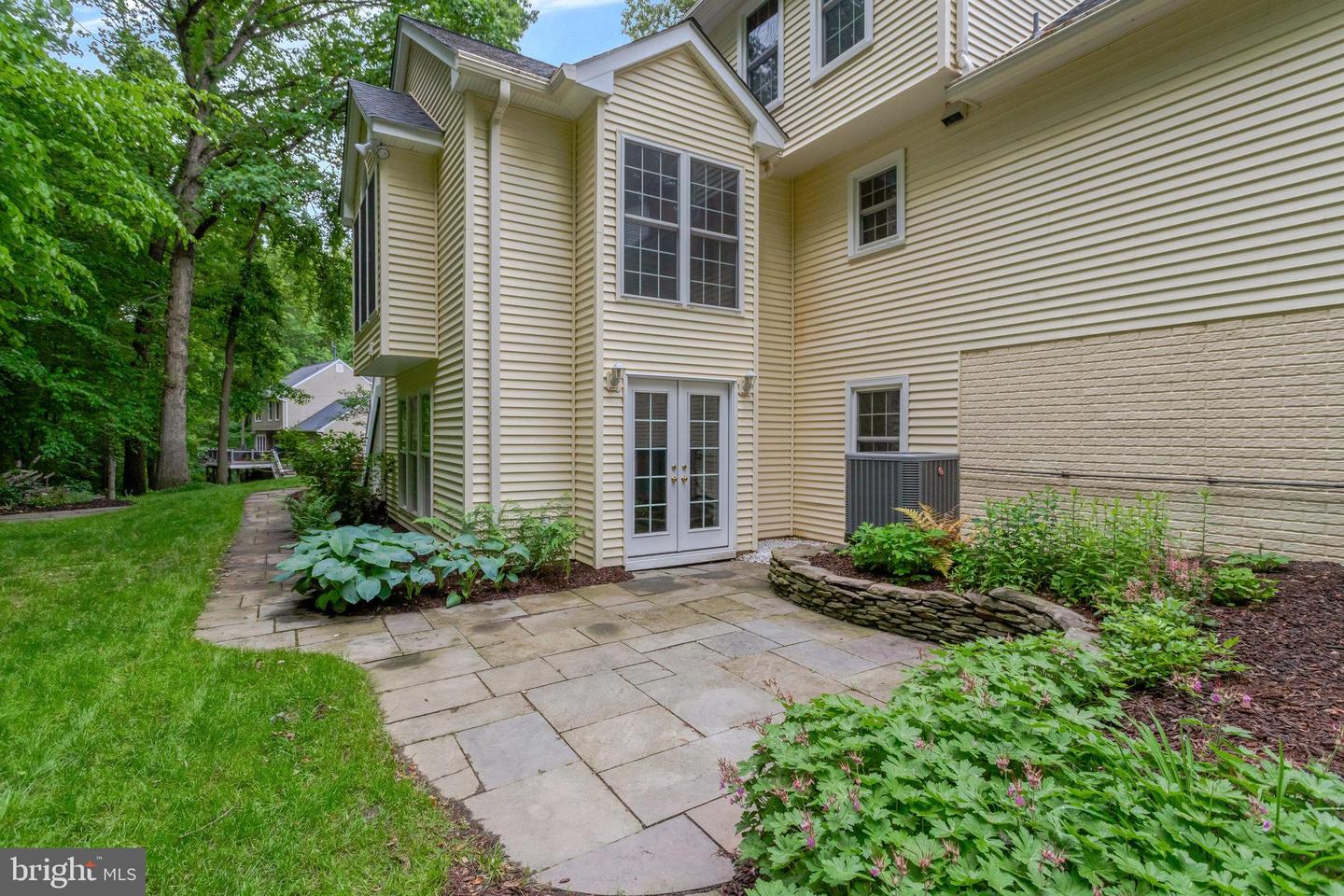9241 NORTHEDGE DR, SPRINGFIELD, Virginia 22153, 4 Bedrooms Bedrooms, ,3 BathroomsBathrooms,Residential,For sale,9241 NORTHEDGE DR,VAFX2239164 MLS # VAFX2239164