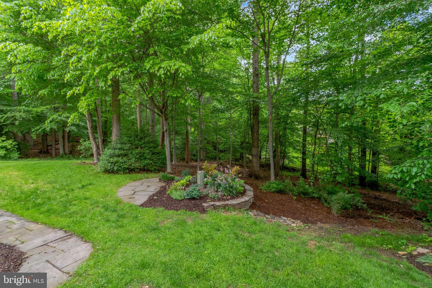9241 NORTHEDGE DR, SPRINGFIELD, Virginia 22153, 4 Bedrooms Bedrooms, ,3 BathroomsBathrooms,Residential,For sale,9241 NORTHEDGE DR,VAFX2239164 MLS # VAFX2239164