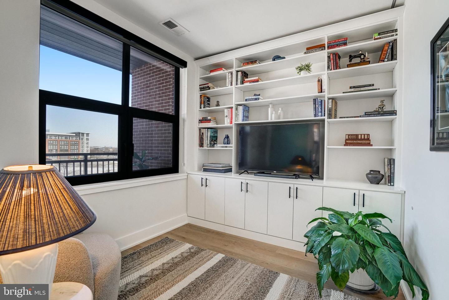 737 SWANN AVE #302, ALEXANDRIA, Virginia 22301, 2 Bedrooms Bedrooms, ,2 BathroomsBathrooms,Residential,For sale,737 SWANN AVE #302,VAAX2045130 MLS # VAAX2045130