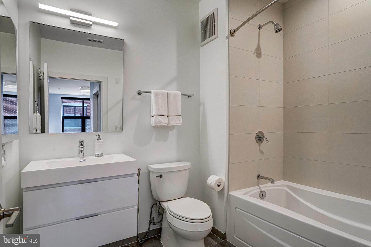 737 SWANN AVE #302, ALEXANDRIA, Virginia 22301, 2 Bedrooms Bedrooms, ,2 BathroomsBathrooms,Residential,For sale,737 SWANN AVE #302,VAAX2045130 MLS # VAAX2045130