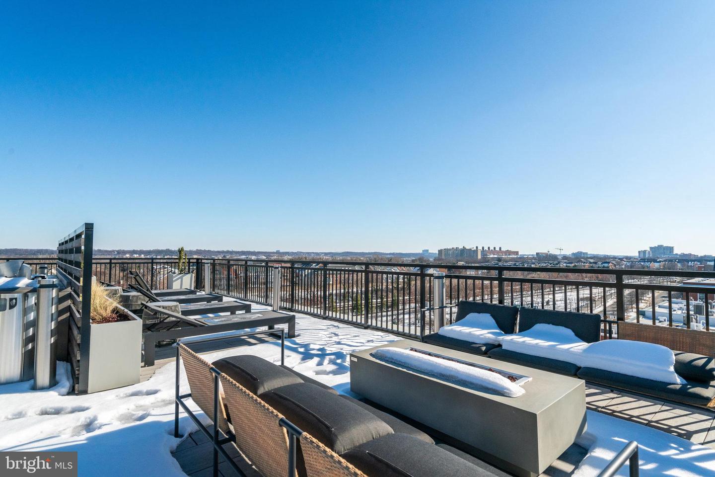 737 SWANN AVE #302, ALEXANDRIA, Virginia 22301, 2 Bedrooms Bedrooms, ,2 BathroomsBathrooms,Residential,For sale,737 SWANN AVE #302,VAAX2045130 MLS # VAAX2045130