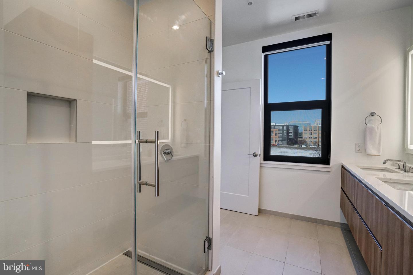 737 SWANN AVE #302, ALEXANDRIA, Virginia 22301, 2 Bedrooms Bedrooms, ,2 BathroomsBathrooms,Residential,For sale,737 SWANN AVE #302,VAAX2045130 MLS # VAAX2045130